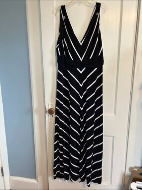 White House Black Market Maxi Dress Black White Striped V-Neck Women’s Size XL